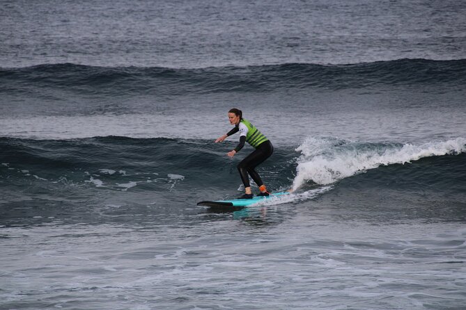 2 hours Semi-private surfing lesson in Playa de Las Americas - The small-group setup that keeps you moving (and learning)