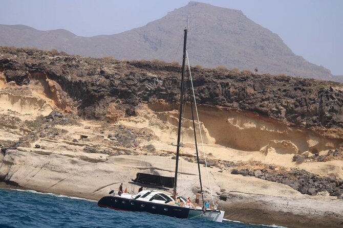 3 hrs. Whale Watching and Relaxing Chill Out Catamaran with glass floor - Coastal views from the water: why the return sail is more than just travel
