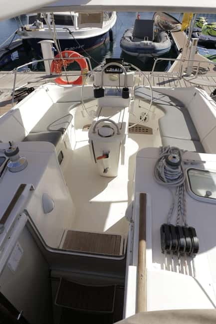 3h Whale Watching Private tour Beneteau Oceanis 440 - Boat comfort: the details you’ll actually feel in 3 hours