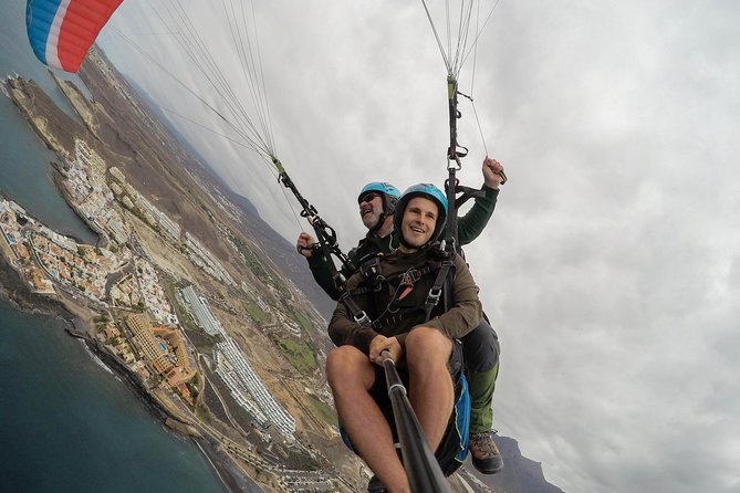 Acro Paragliding Adventure in Costa Adeje with FREE Pickup !! - Acro tandem paragliding in Costa Adeje: what makes it different