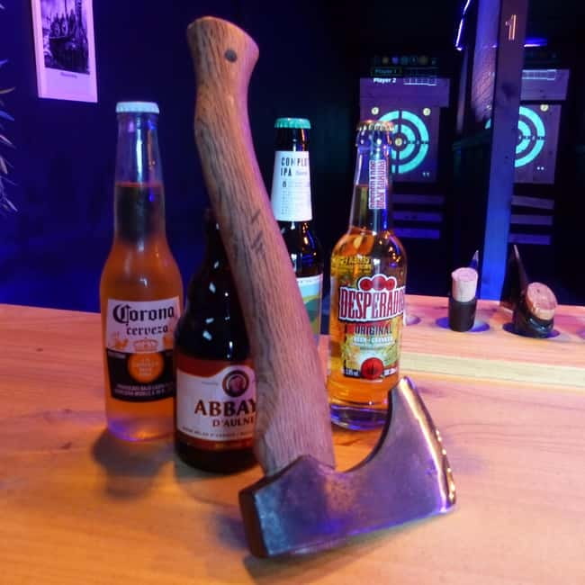 AXE THROWING TENERIFE - How your 1-hour session runs: bows for kids, axes for 14+