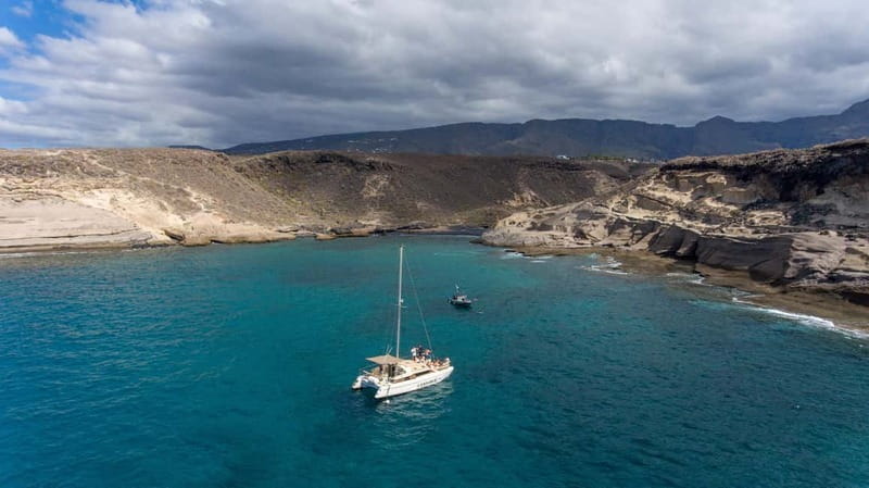 Costa Adeje: Catamaran Tour, Snorkelling, Snacks & Drinks - Crew and onboard comfort on Kalima Kat, including guide Matteo