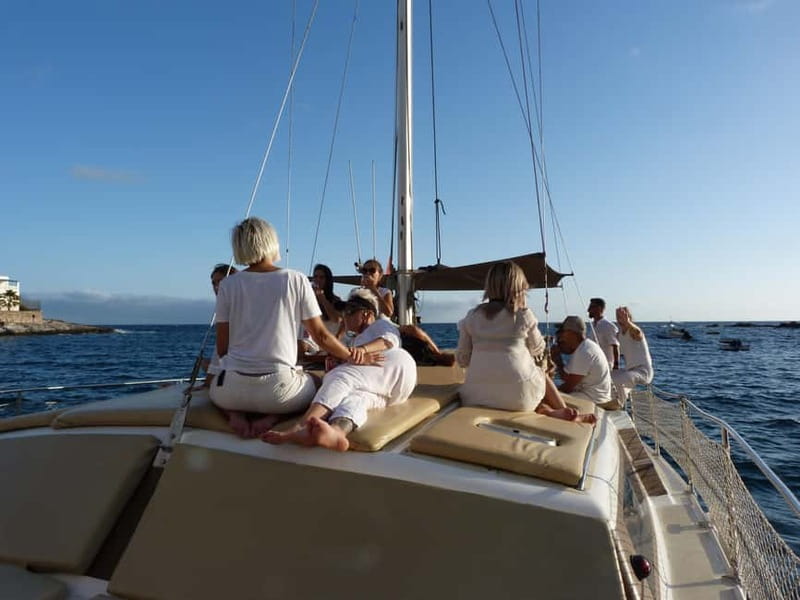 Costa Adeje: Private Catamaran Tour 22 Persons Max - From Puerto Colón to Open Water: How the 3 Hours Flow