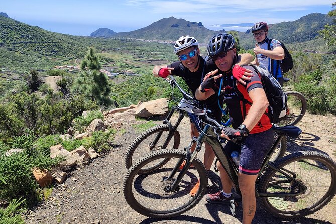 E-bike Ride at Chinyero Natural Reserve - on premium bikes - Premium full-suspension e-bikes: fun speed, real control needs