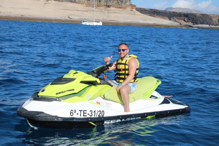 From Puerto Colon : 1 hour adrenaline JetSki tour - Gear, included costs, and the small things that affect your comfort