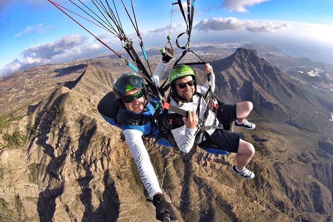 GOLD paragliding flight including videos/photos, t-shirt and a bottle of Cava - Key things to know before you go