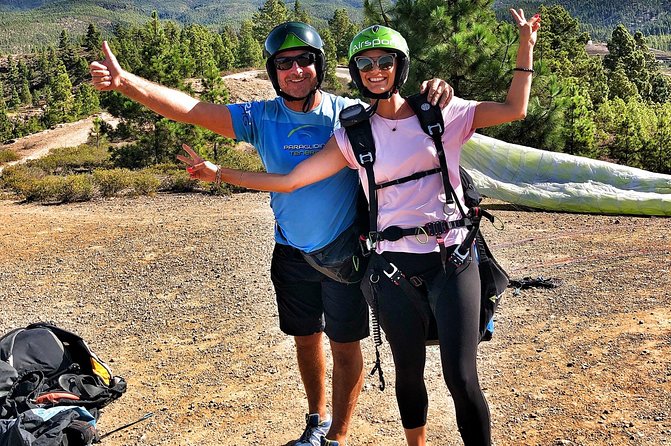 GOLD paragliding flight including videos/photos, t-shirt and a bottle of Cava - What to expect from the team: professionalism with real personality