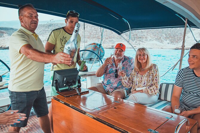 Lady Sunshine Private, from 3 to 8 hours - Special occasions: when the crew helps you celebrate