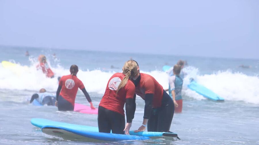 Las Américas: Inolvidable Private Surf Lesson Max 5persons - The ocean moment: where the lesson becomes the vacation