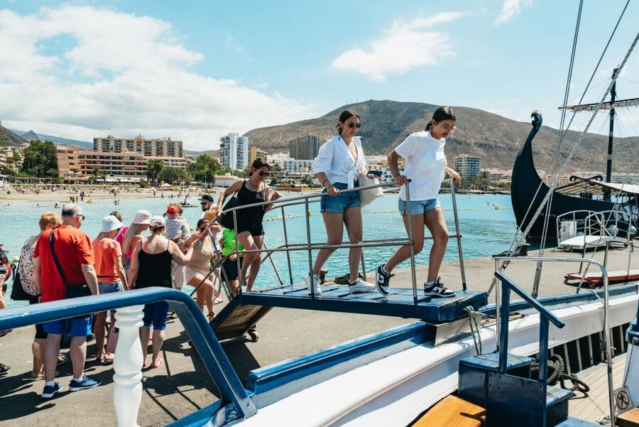Los Cristianos Respectful No-Chase Whale and Dolphin Safari - Boat comfort on the Bahriyeli: open deck plus a sheltered inside salon