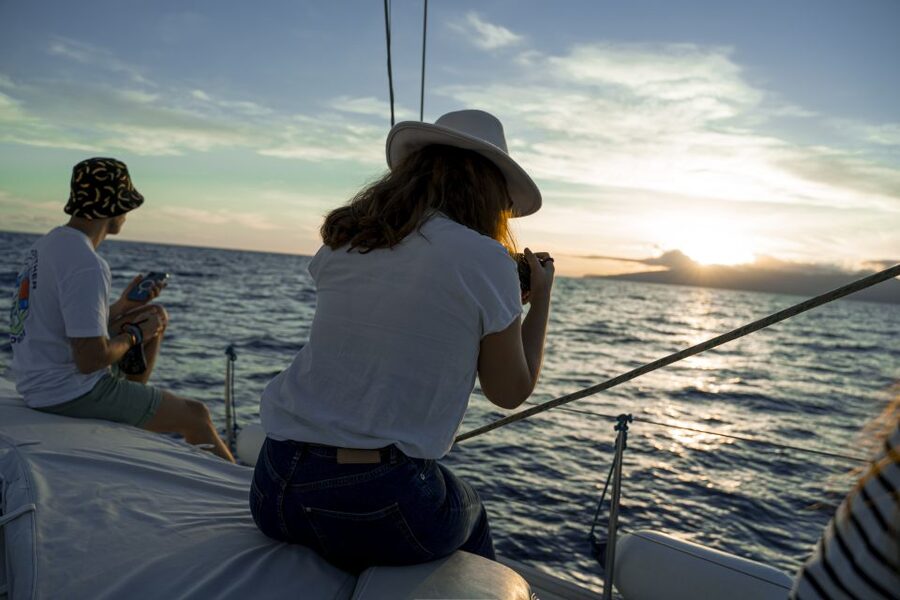 Los Gigantes: Sailing Excursion with Swimming, Drink & Tapas - Getting to the Sangría: meeting at Los Gigantes Port