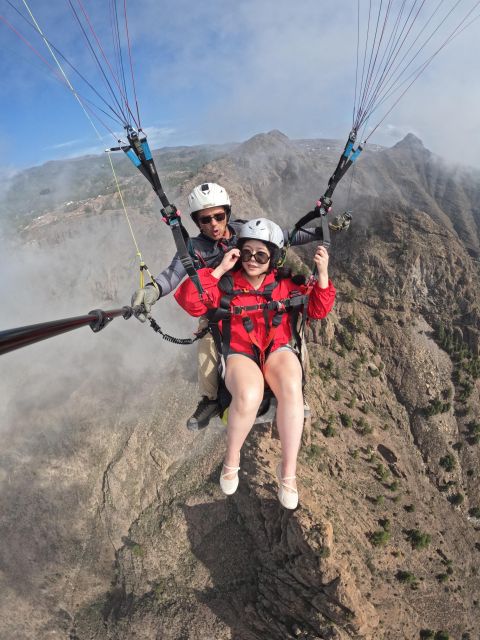 Paragliding flight with a Spanish Champion 2021/2022. - Soaring Over Tenerife and Landing on the Beach