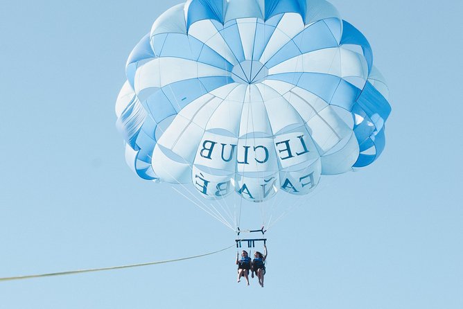 Parascending in Tenerife - The safety briefing and life vest routine