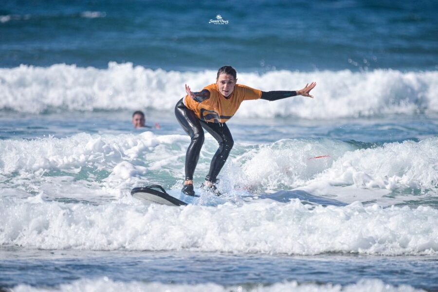 Playa de las Américas: Private or Small-Group Surf Lesson - Entering Kontraola Surf School in Playa de las Américas
