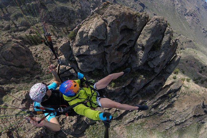 Premium Paragliding in Tenerife : Photos, videos and pickup included - Safety and comfort, with pro pilots and tandem instruction