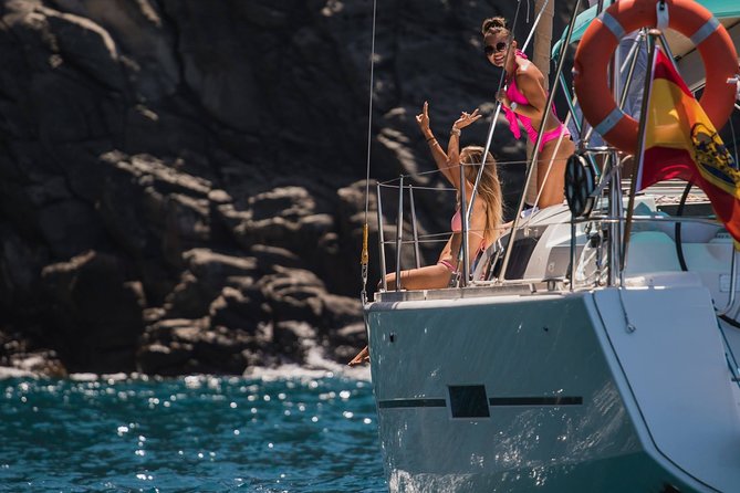 PRIVATE YACHT CHARTER VOYAGE, Food & Drinks included! - Playa de las Americas Start: Snacks, Sea Time, and Wildlife Scanning
