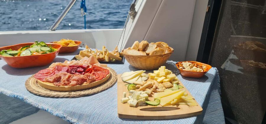 Private Yatch Amalfi Cinco - Marina South and Gate n°2: start strong, then slow down