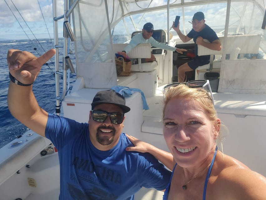 Puerto Colón: Coastal Boat Cruise with Swimming and Snacks - Snacks, beer, and soft drinks: how the onboard food really works