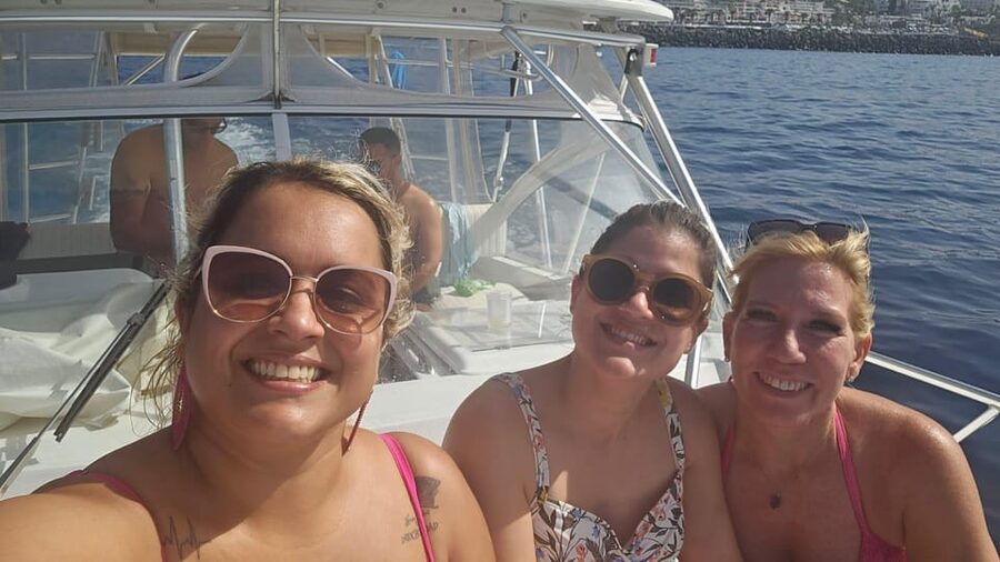 Puerto Colón: Coastal Boat Cruise with Swimming and Snacks - Who this Puerto Colón cruise is best for