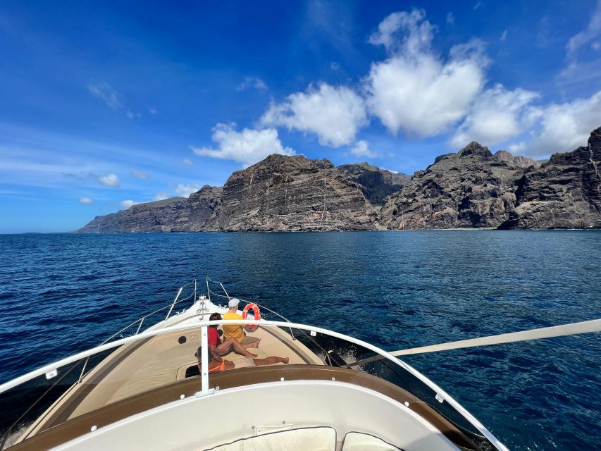 Puerto Colon : Shared/private boat trip with snack & Drinks - Languages on board make the wildlife talk actually useful