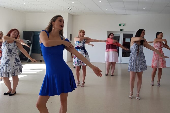 Salsa & Bachata, dance lessons Tenerife south. Have fun and learn - What you actually do during the lesson