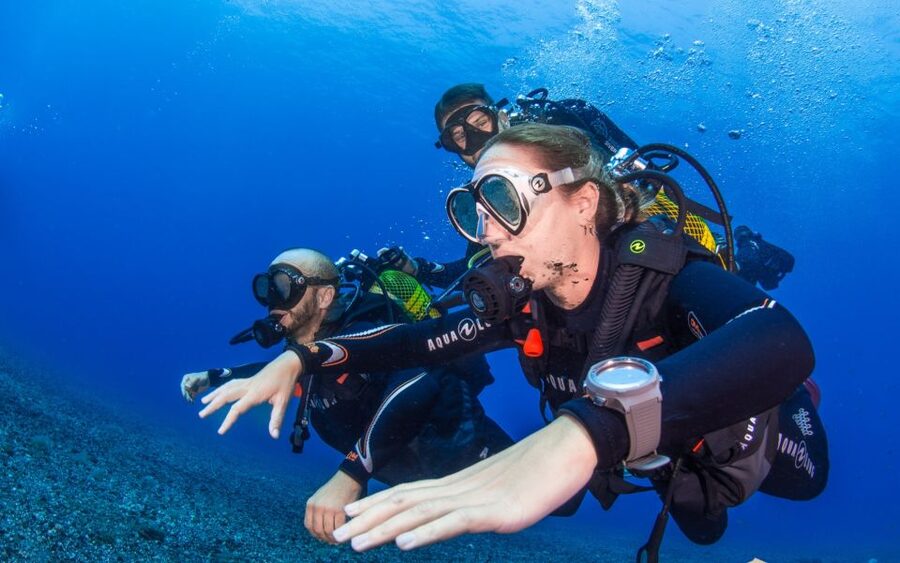 Santa Cruz de Tenerife: Advanced introductory course - The flow of the day: briefing, a comfort-first warm-up, then the guided 12-meter session