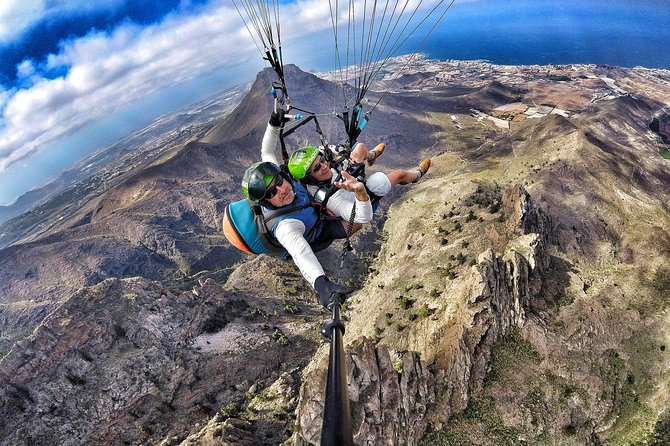 SILVER 1000m paragliding tandem flight above South Tenerife - Comfort, fit, and who should do this tandem flight