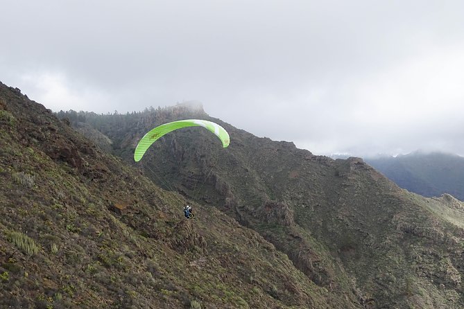 Tandem paragliding in Tenerife - Photos and video add-ons: decide before you pay in the air