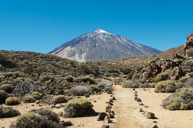 Teide National Park Full Experience with Professional Guide - Roques de Garcia: sitting close to the Teide area for rock-pillar drama