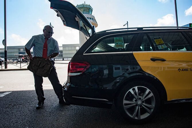 Tenerife Airport Transfer from South Airport (Reina Sofia) to North Area Hotels - Arrivals lounge meet and greet, how you avoid the airport maze