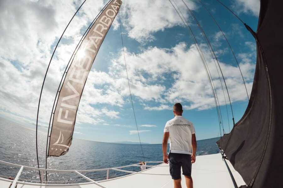 Tenerife: Catamaran Cruise with Brunch and Unlimited Drinks - Food on board: 3-hour snacks versus a fuller 4-hour brunch