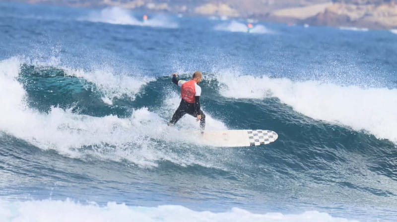 Tenerife : clases de surf para principiantes y intermedios - After the waves: changing, chatting, and optional photos