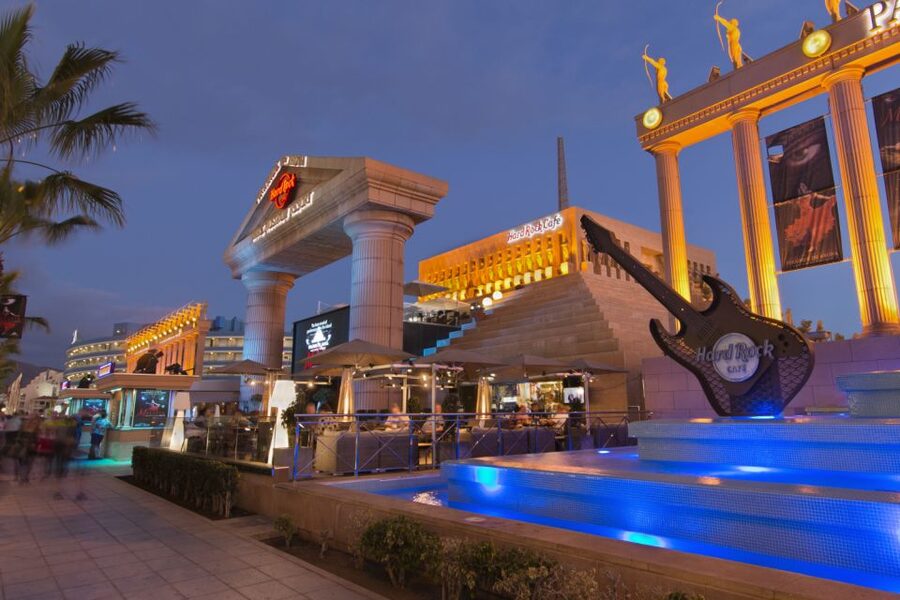 Tenerife: Hard Rock Cafe Set Menu Lunch or Dinner & Drink - Rock star entry: what the Hard Rock Cafe experience feels like
