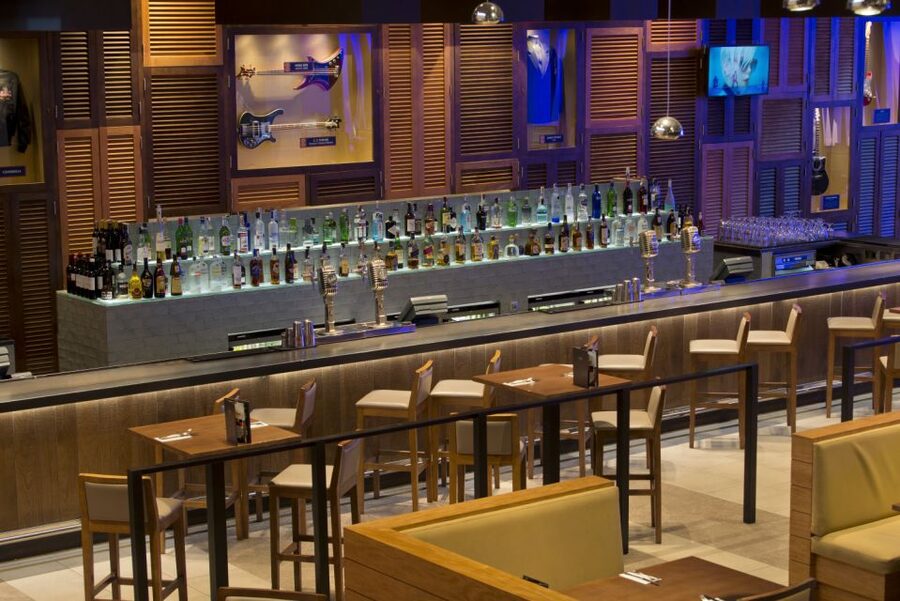 Tenerife: Hard Rock Cafe Set Menu Lunch or Dinner & Drink - Rock music, merchandise, and a real Tenerife evening plan