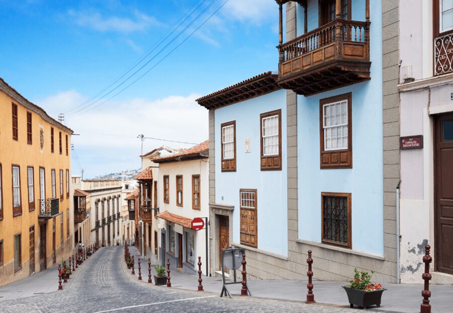 Tenerife: Private Day Tour of the Island with Hotel Pickup - Icod de los Vinos and the Drago Tree, the kind of sight that stops the conversation