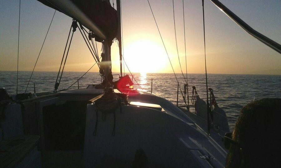 Tenerife: Private or Group 3 Hour Sailing Cruise with Drinks - Puerto Colón start: finding Paseo Colón, Pantalán 8 without stress