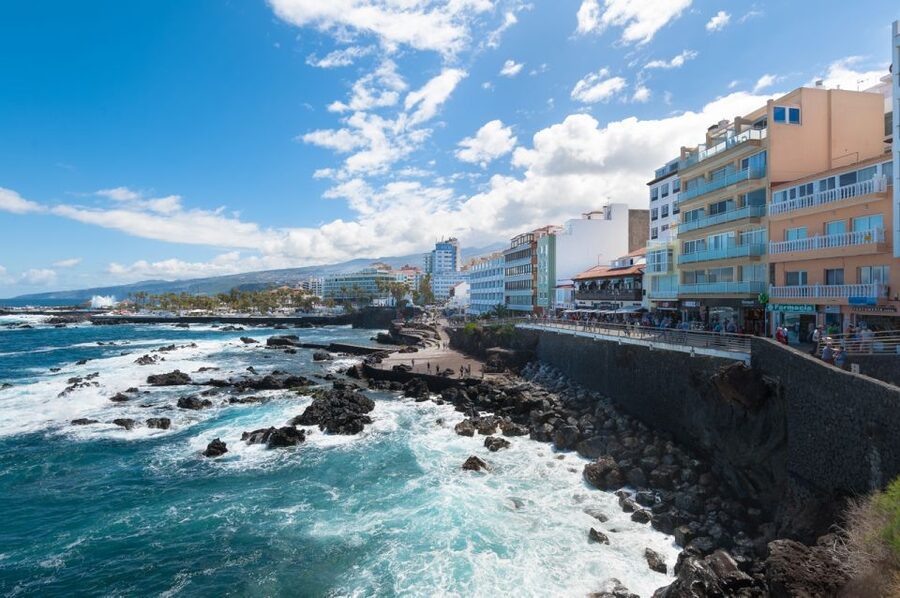Tenerife: Trip to Puerto de la Cruz - Playa Jardín: black sand, beach time, and footwear notes