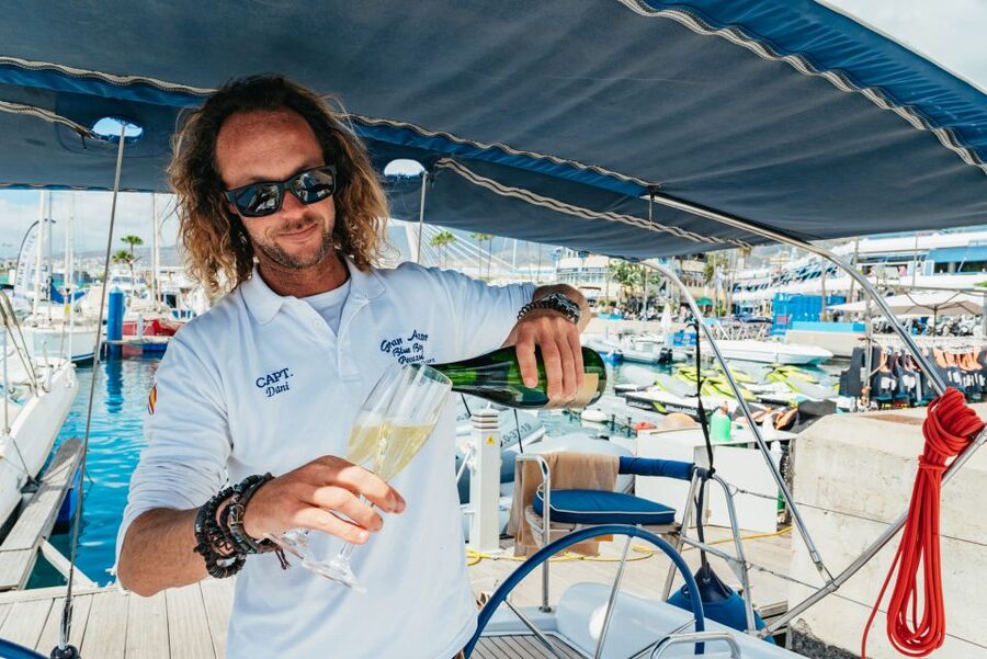 Tenerife: Whale & Dolphin Watching with Drinks and Snacks - The snorkel stop: turtles in a secluded bay (and what to do once you anchor)