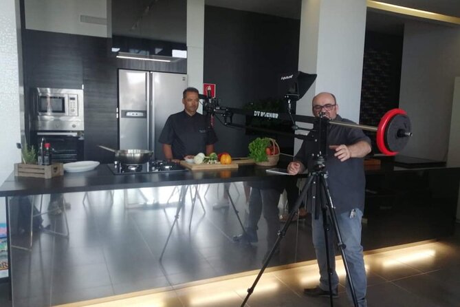 The Cooking Show Experience -Birthday ideas Tenerife - - Chef Roberto Medda, and the pace of a real cooking session