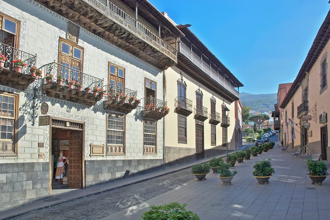 Twin Ticket Casa de los Balcones + Molino de gofio del Hoyo - Casa de los Balcones: wooden balconada and preserved rooms