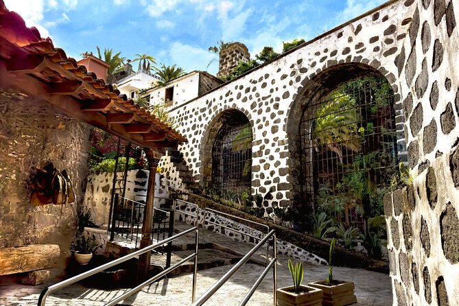 Twin Ticket Casa de los Balcones + Molino de gofio del Hoyo - Stop two at Molino de Gofio del Hoyo: turning gofio into a real story