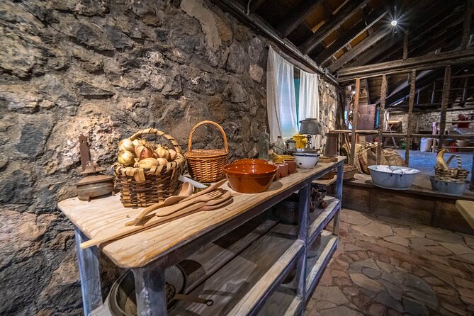 Twin Ticket Casa de los Balcones + Molino de gofio del Hoyo - Touring the house museum: antiques, daily life, and crafts
