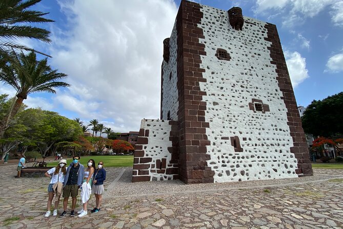 VIP tour of La Gomera from Tenerife - Juego de Bolas visitor center: a modern stop for geology and gomera cookies