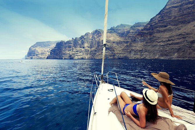 Whales & Dolphins watching in exclusive sailboat - What you really get in 3 hours offshore