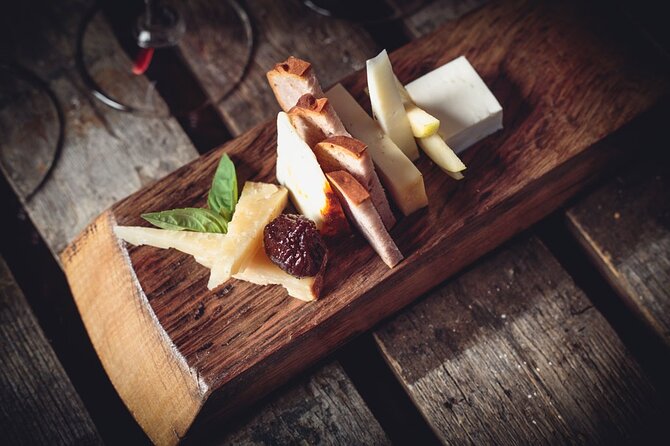 Winery Tour and Tasting in Tenerife with the Sommelier - Pairing Canarian cheese and cold cuts: why the food changes the wine